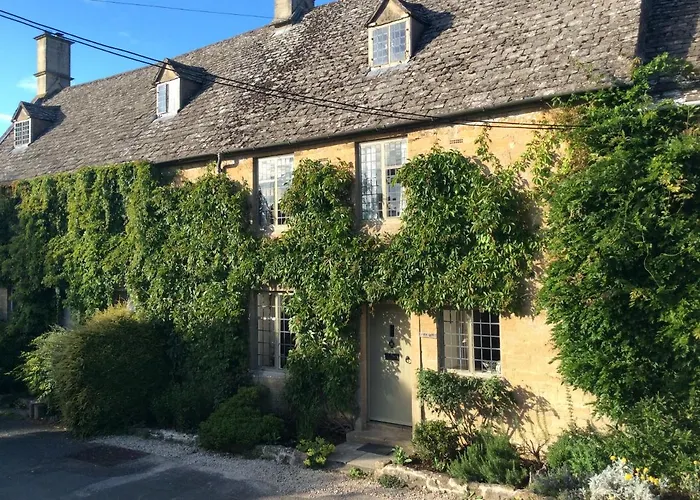 Beautiful Grade 2 Listed Cotswold Stone Cottage