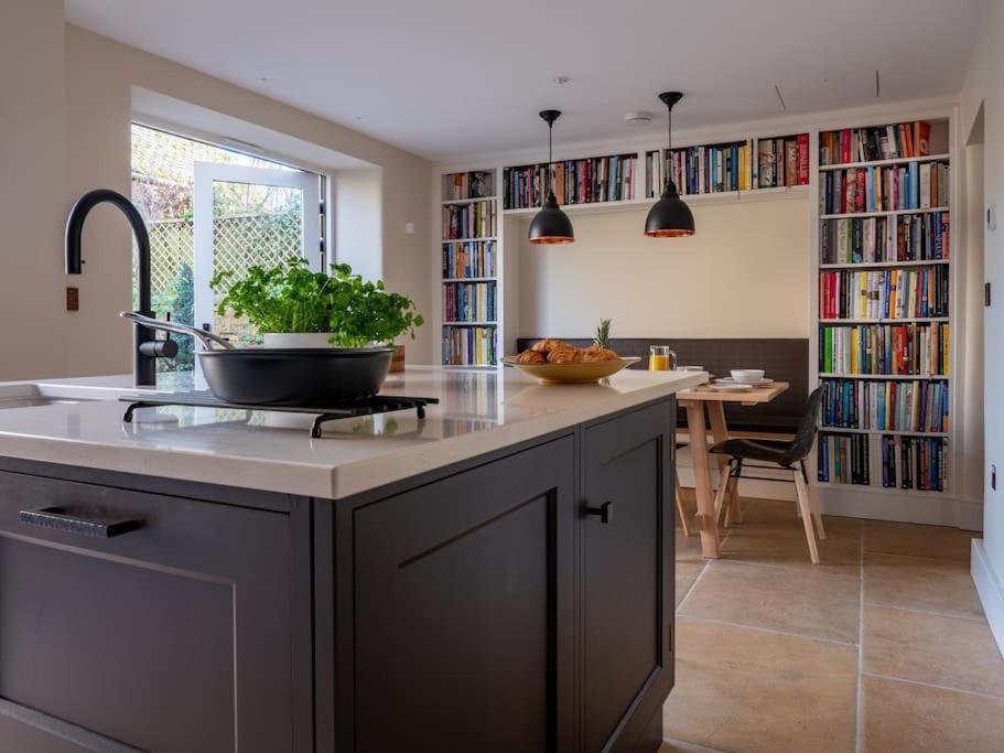 Beautiful Grade 2 Listed Cotswold Stone Holiday home