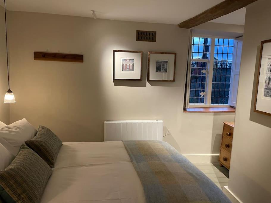 Beautiful Grade 2 Listed Cotswold Stone Holiday home *