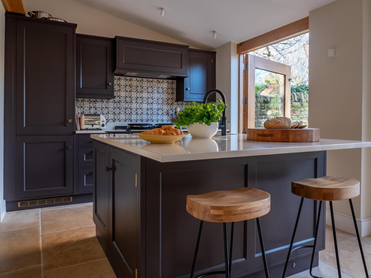 Beautiful Grade 2 Listed Cotswold Stone