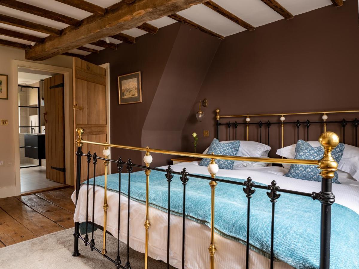 Beautiful Grade 2 Listed Cotswold Stone