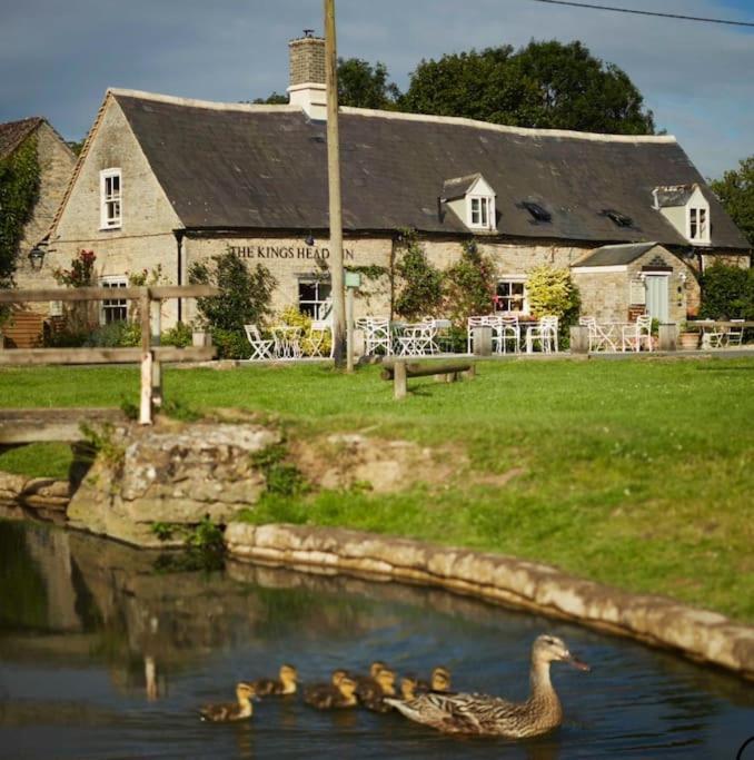 Beautiful Grade 2 Listed Cotswold Stone *