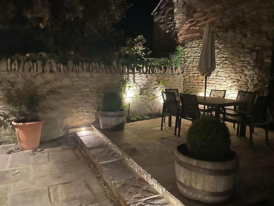 Beautiful Grade 2 Listed Cotswold Stone *
