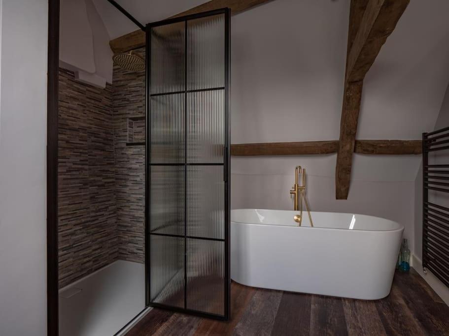 Beautiful Grade 2 Listed Cotswold Stone Holiday home