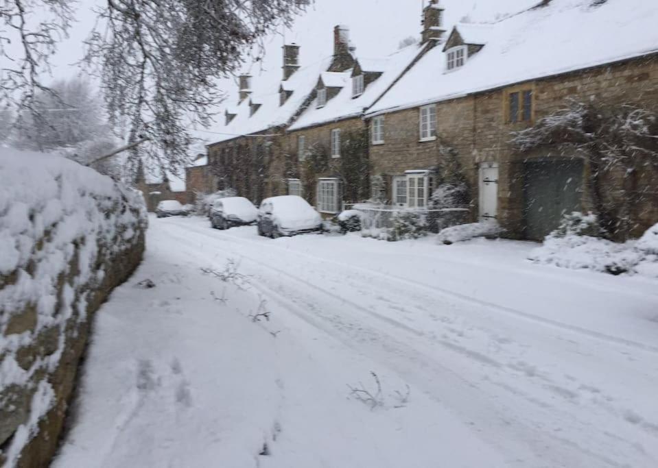 Beautiful Grade 2 Listed Cotswold Stone Holiday home