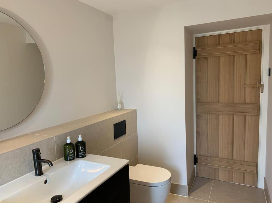 Beautiful Grade 2 Listed Cotswold Stone Holiday home
