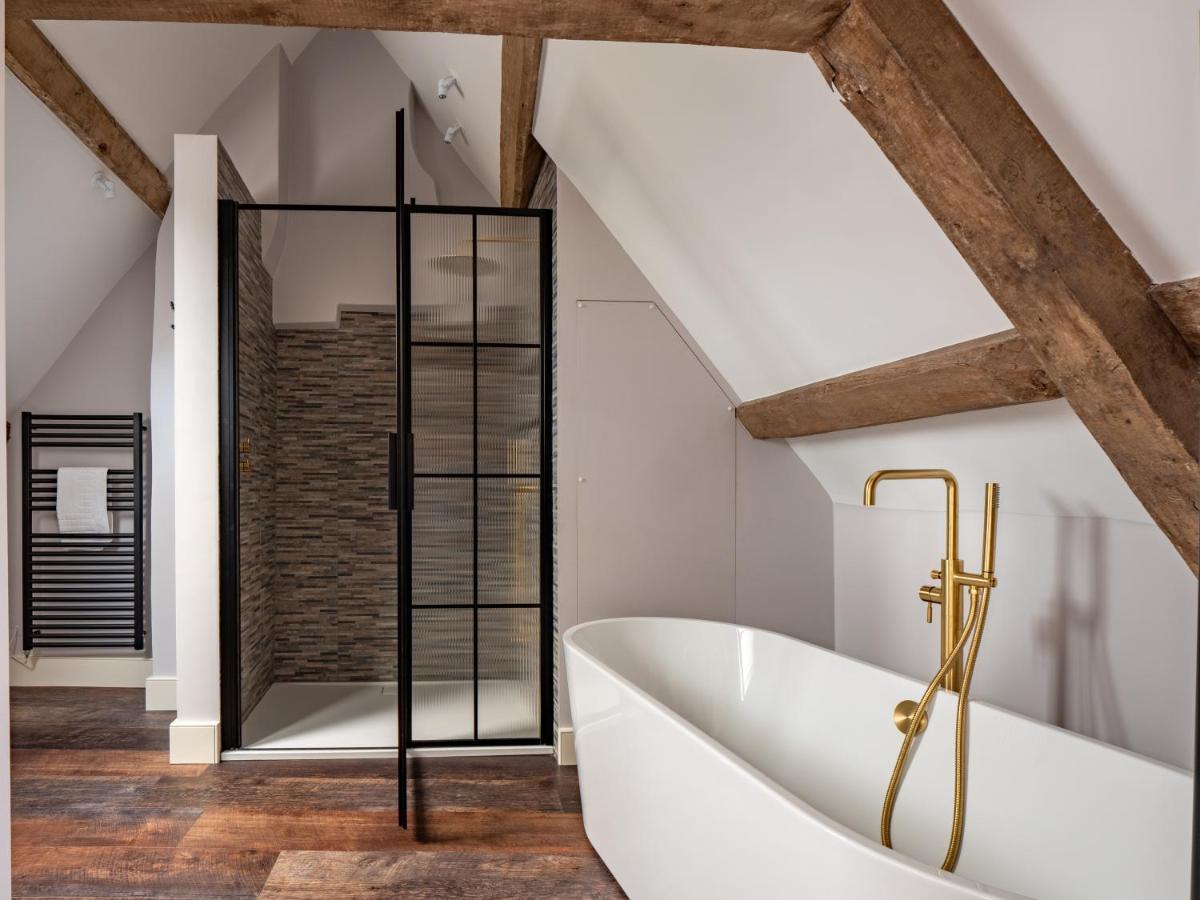Beautiful Grade 2 Listed Cotswold Stone *