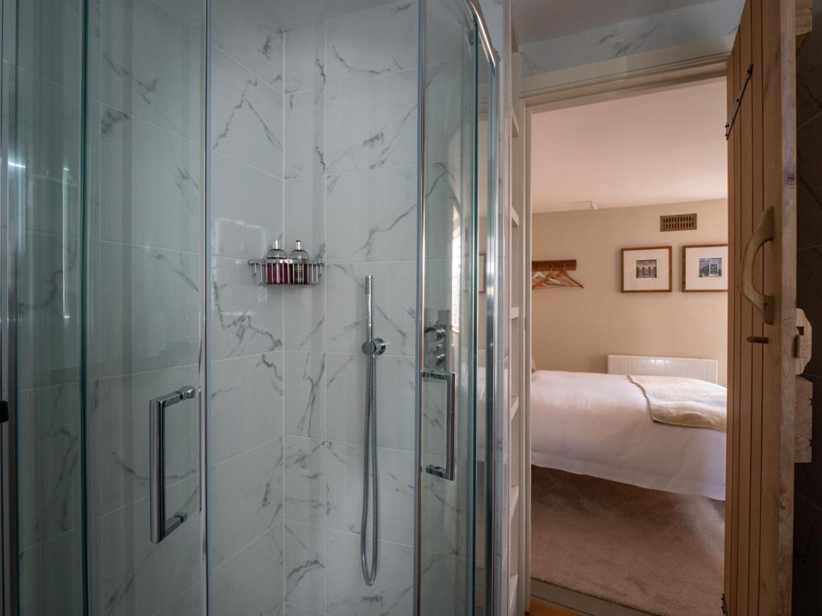 Beautiful Grade 2 Listed Cotswold Stone *