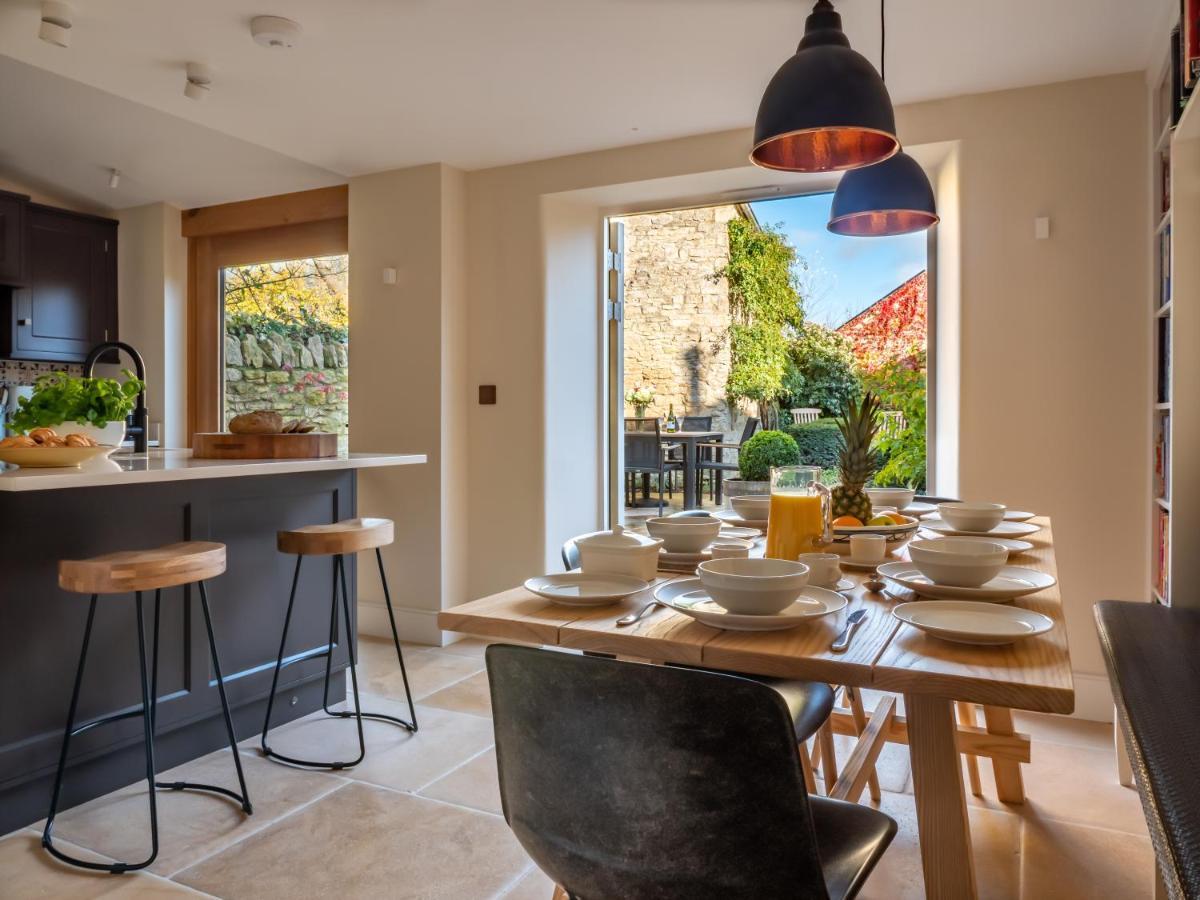Beautiful Grade 2 Listed Cotswold Stone *